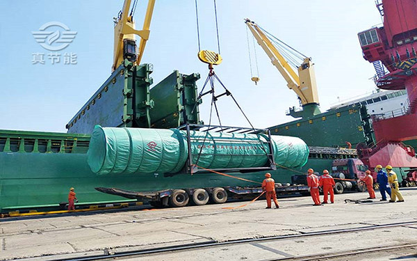 豆腐渣烘干機(jī)吊裝現(xiàn)場(chǎng) 豆腐渣烘干機(jī)吊裝現(xiàn)場(chǎng)